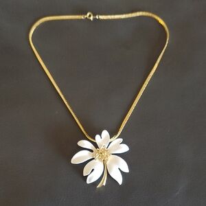 Vintage White Enamel Flower Necklace Gold Tone Chain